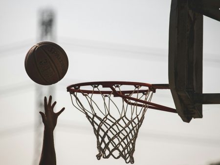 How to Bet on Basketball Without Misreading the Board