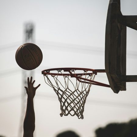 How to Bet on Basketball Without Misreading the Board