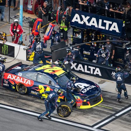 How Does NASCAR Betting Work Across a Race Weekend?